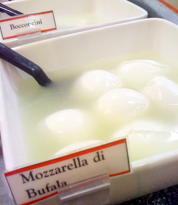 Mozzarella di Bufula,  Album di yummyporky/flickr