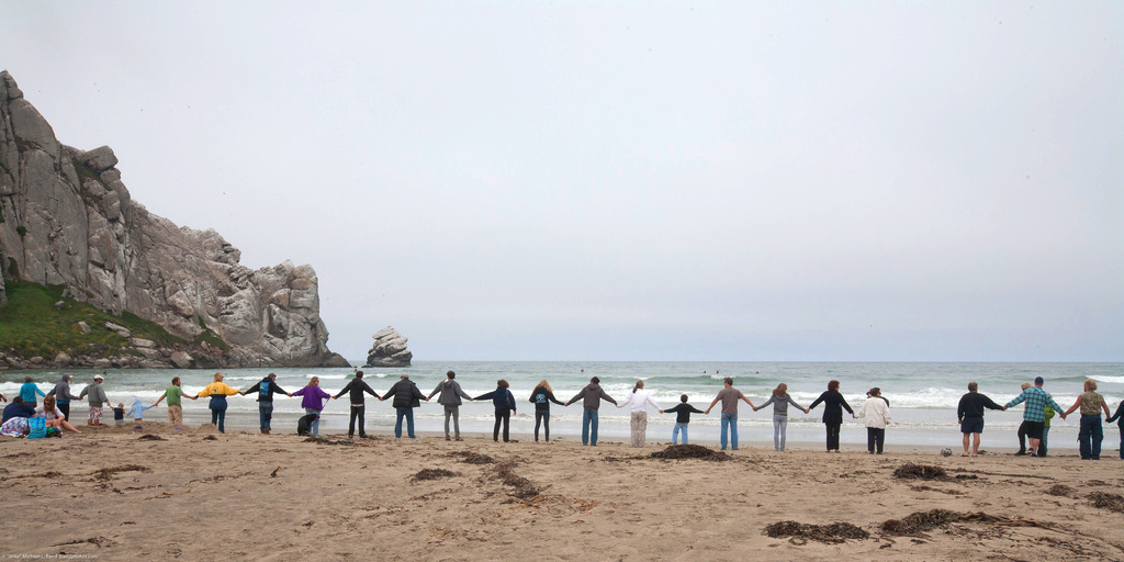 Joinhands 155 Hands Across the Sand Morro Bay, CA 26 June 2010, album di mikebaird/flickr