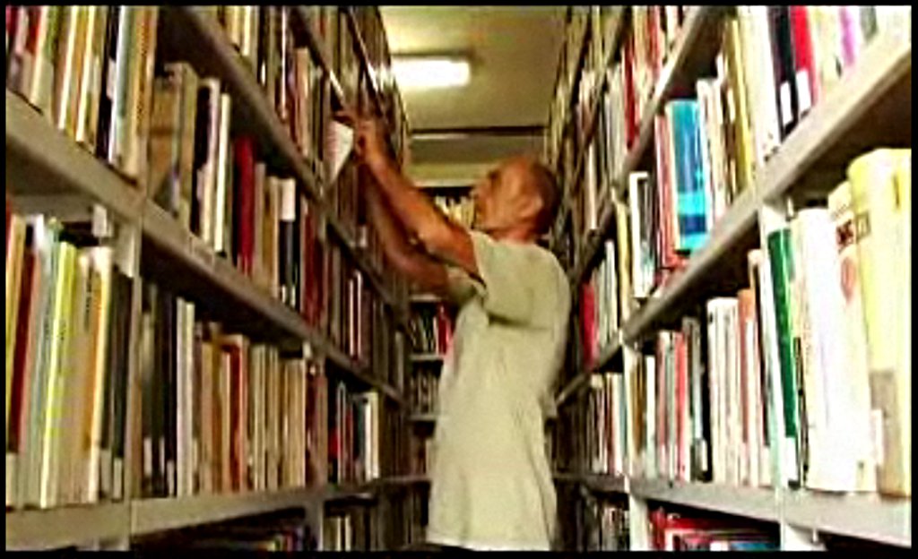 Biblioteca,  immagine tratta dal video istituzionale. Regia di Luca Cusani e Giovannij Lucci