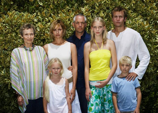Family Portrait, Radius Images/Corbis