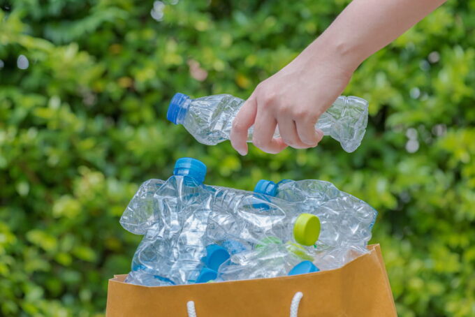 Riciclo delle bottiglie di plastica