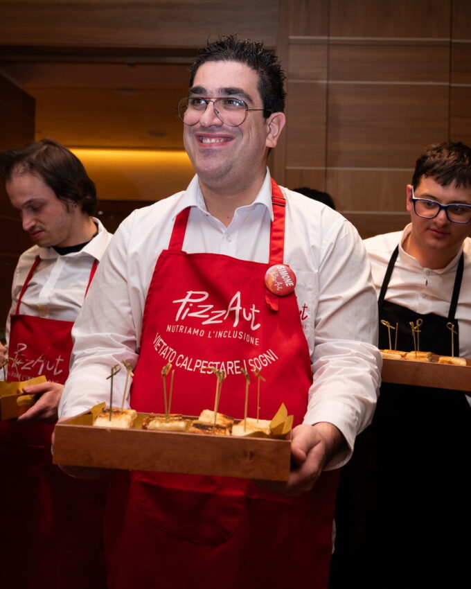 ragazzo con autismo del progetto pizzaut e hilton